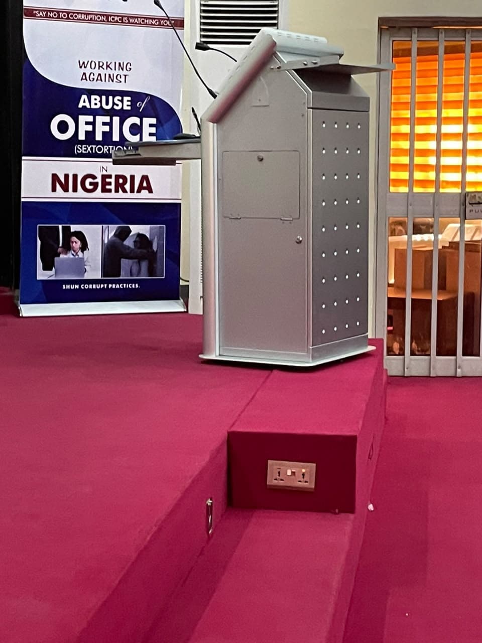 Side profile of multimedia rostrum on presentation dais